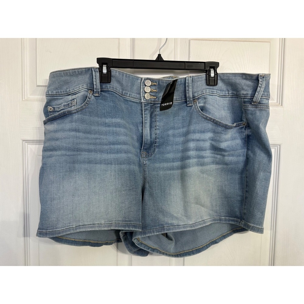 NWT Torrid Size 26 3.5" Jegging Super Soft High Rise Denim Shorts